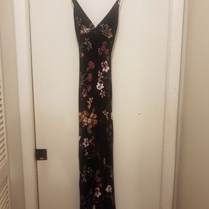LULUS: SUGAR LAND BLACK FLORAL PRINT MAXI DRESS